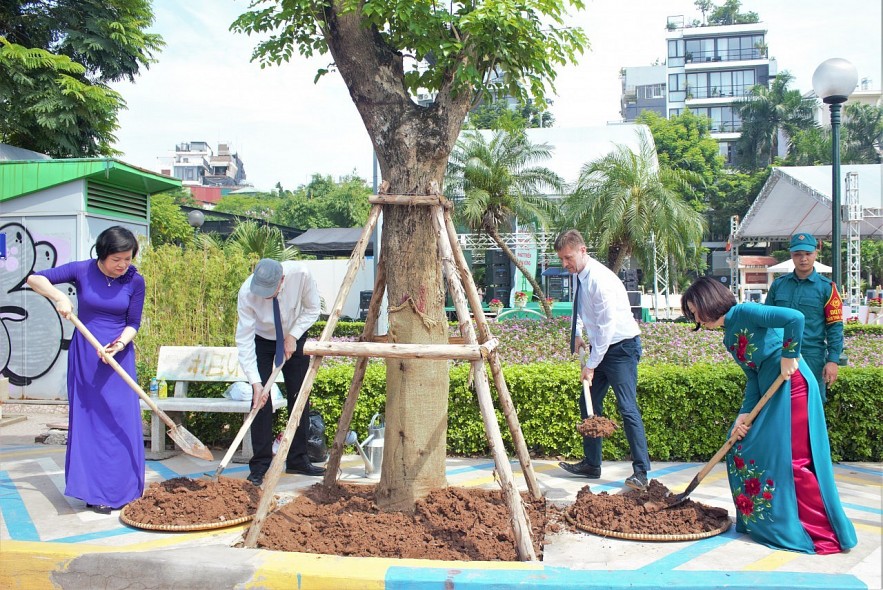 Hanoi Launches Friendship Tree Planting Program