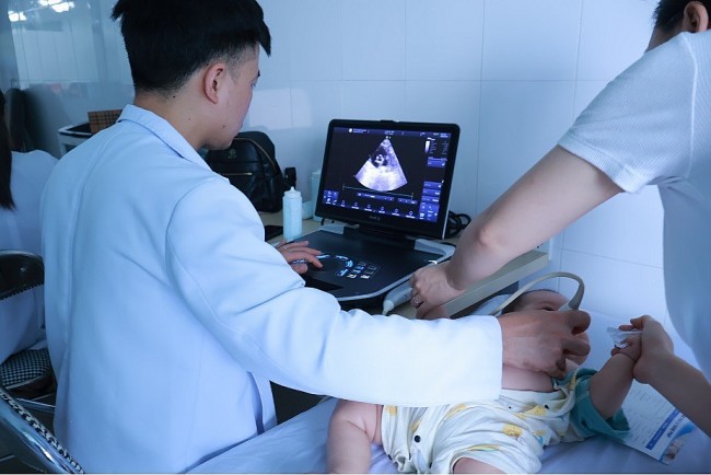 Children in Hai Phong City Receives Free Heart Check-Up