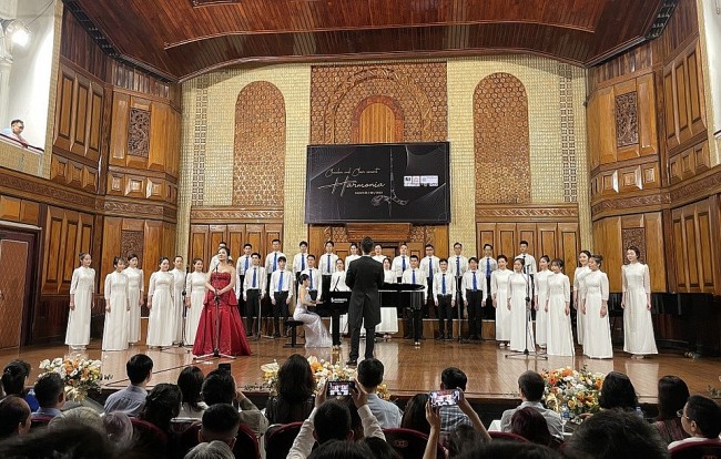 Vietnam - Romania Friendship Concert Held in Hanoi