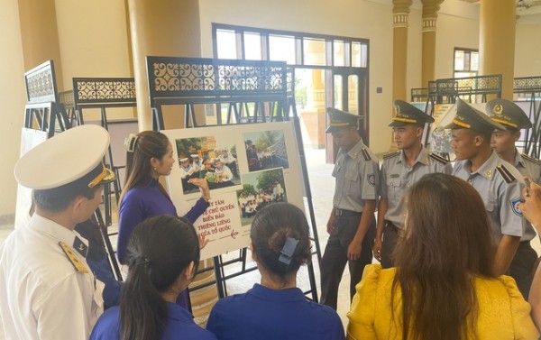 Exhibition About Hoang Sa Attract Youth in Quang Nam