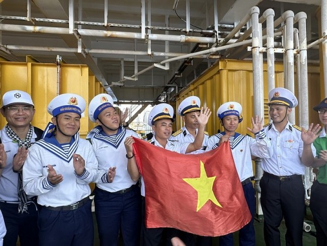 Vietnam News Today (Jun 12): Emotional Voyage to Truong Sa Archipelago