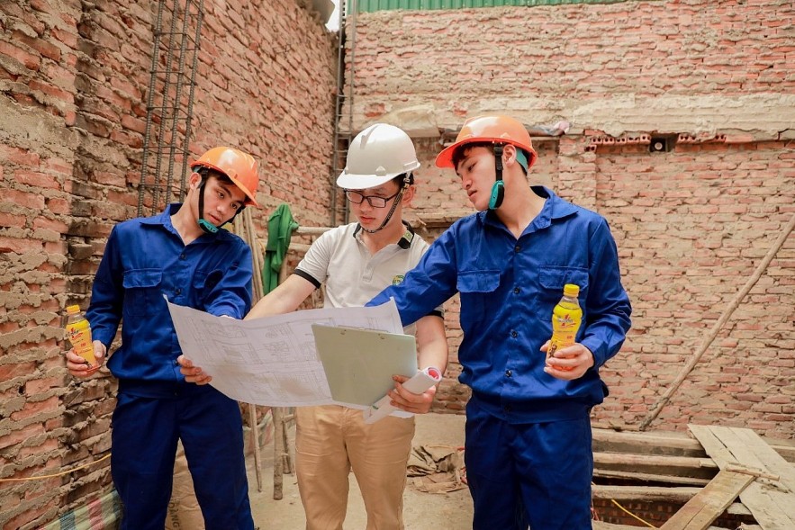 Hot weather makes workers easily fall into a state of energy exhaustion.