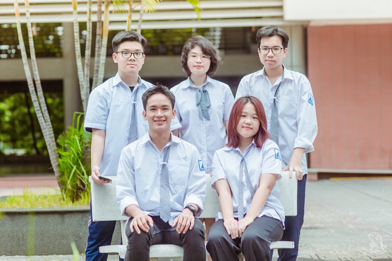Hanoi - Amsterdam High School Students Win AI Invention Contest 2023 with Smart Lighting System