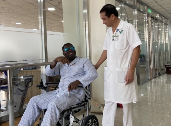 Vietnamese Doctors Successfully Treat Disabled Canadian Man