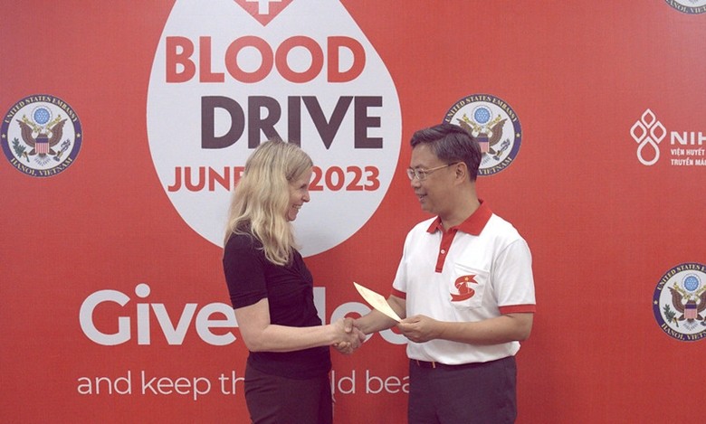 Vietnam, US Promote "Blood Drive" Campaign to Mark World Blood Donor Day