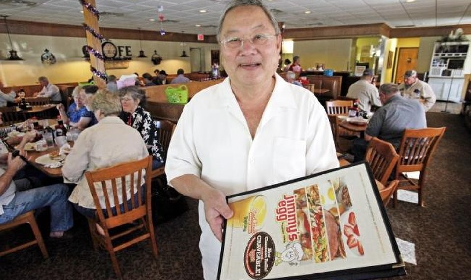 Le Van Loc, the owner of Jimmy's Egg, Vietnamese restaurant in the US. Photo: Oklahoman 