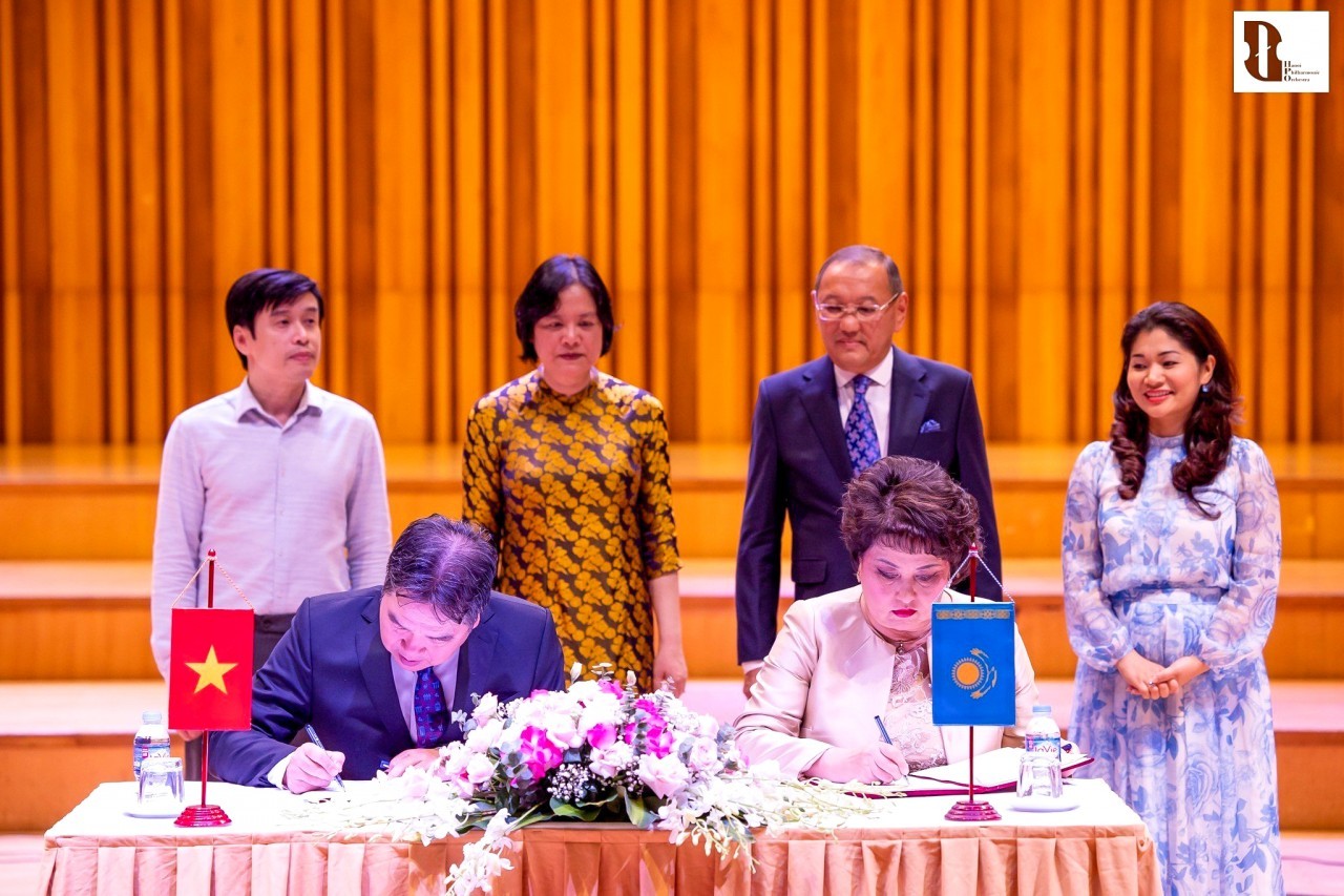 The Memorandum of Understanding is signed between the Kazakh National University of Arts and the Vietnamese National Academy of Music. Source: Department of International Cooperation under Ministry of Culture, Sports and Tourism