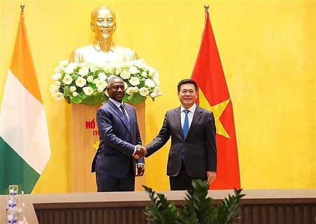 Côte d’Ivoire Leader Suggests Specific Activities in Cooperation with Vietnam