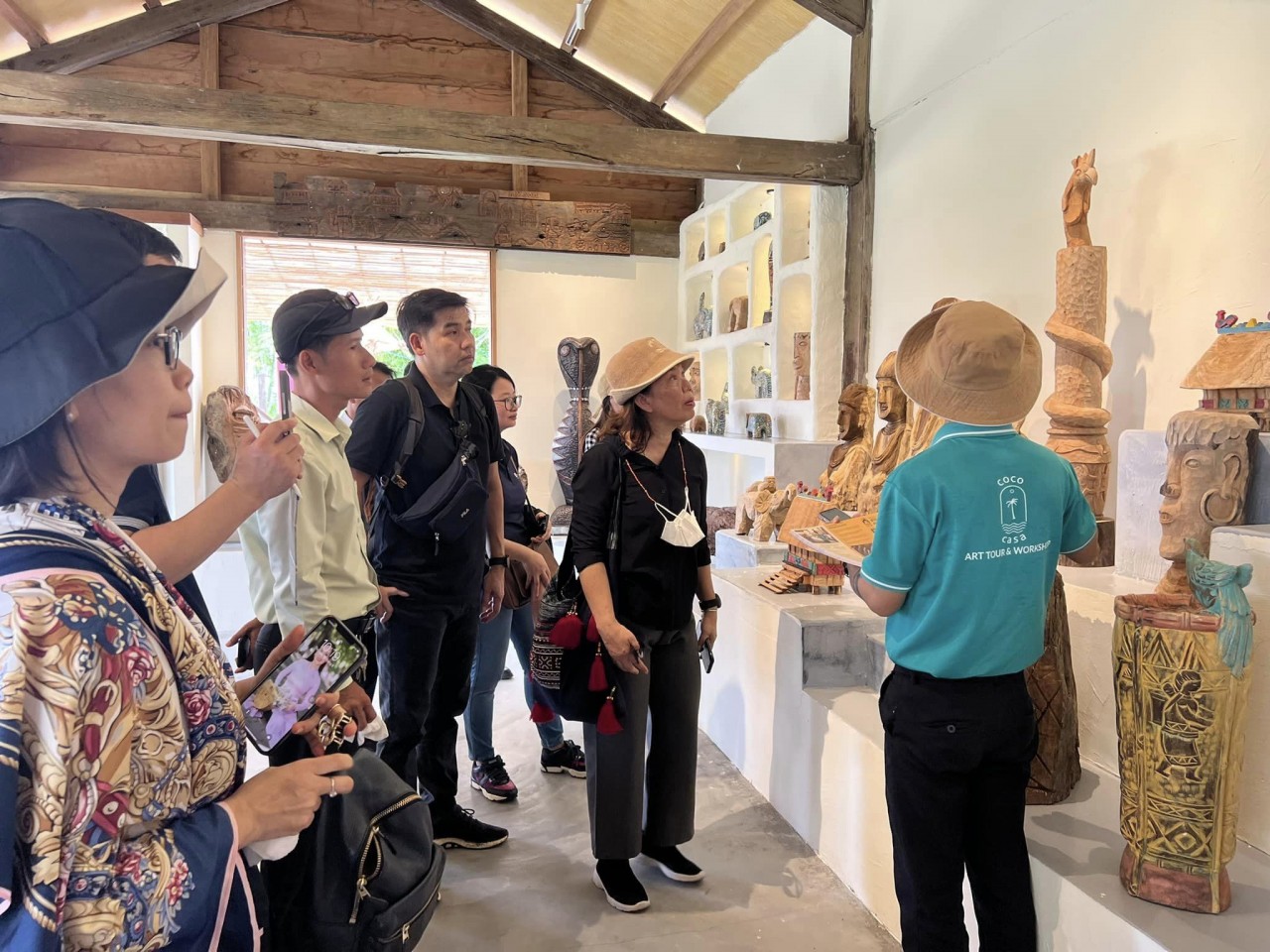 Vietnamese Artist Brings Driftwood Sculpture Pieces to Exhibit in Germany