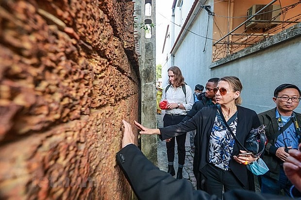 Duong Lam Ancient Village's Cuisine Attracts International Tourists