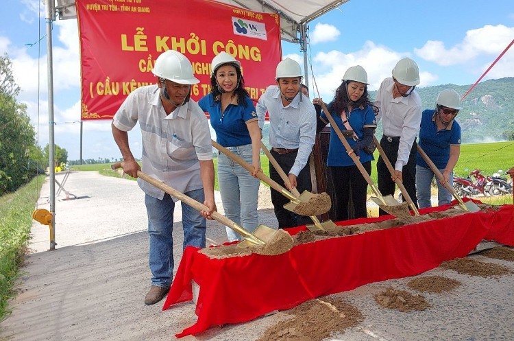 Another Vietnamese Expats-Funded Bridge Started Construction