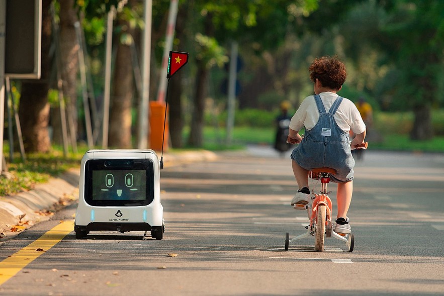 Alpha Asimov - Vietnam's First Autonomous Delivery Robot