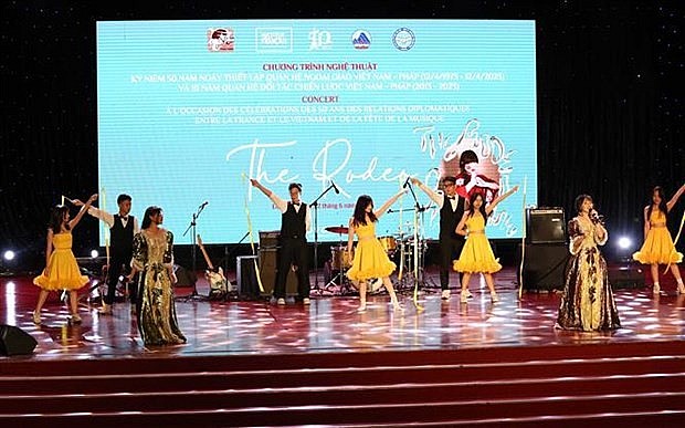 A performance by Vietnamese artists at the event. (Photo: VNA)