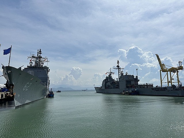 US Aircraft Carrier Arrives in Da Nang City