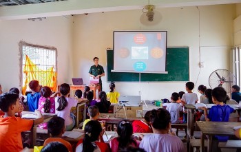 Khmer Students Study National Sovereignty Lessons