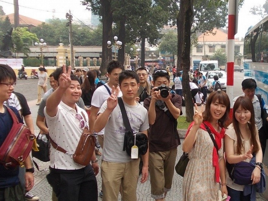 Japanese tourists visit Vietnam (Photo: Bao Van Hoa)