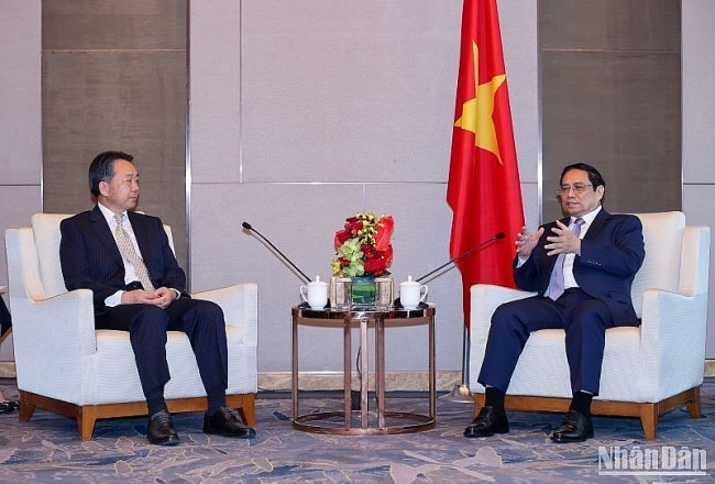 PM Listens to Chinese Friends Tell Touching Stories about Vietnam
