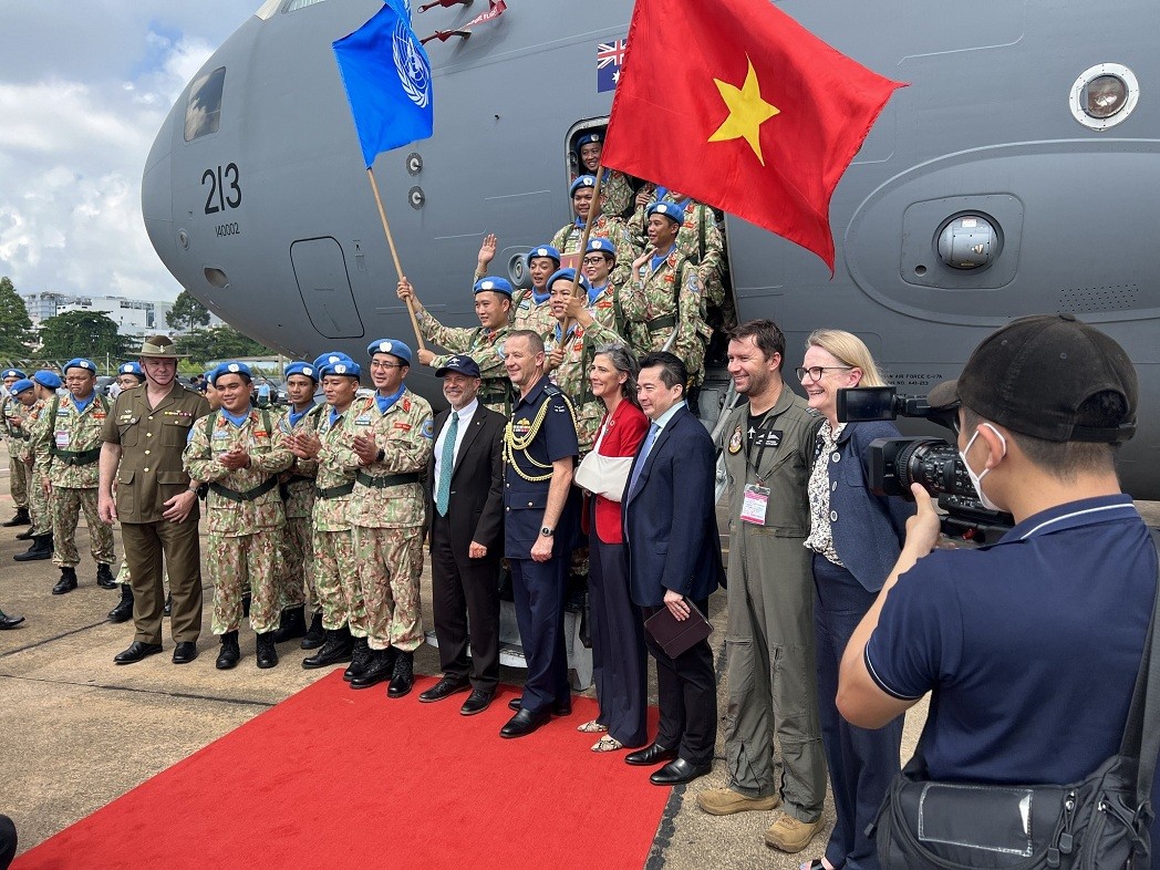 Ambassador to Vietnam, Andrew Goledzinowski (wearing cap), Australian Defence Attaché to Vietnam GPCAPT Mick Jansen and Australian Consul General Sarah Hooper farewell Vietnamese Peacekeepers. Source: Australian embassy in Hanoi