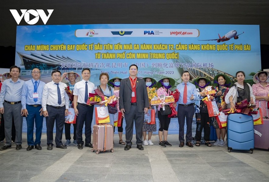 Hue Welcomes First Flight From Kunming City, China