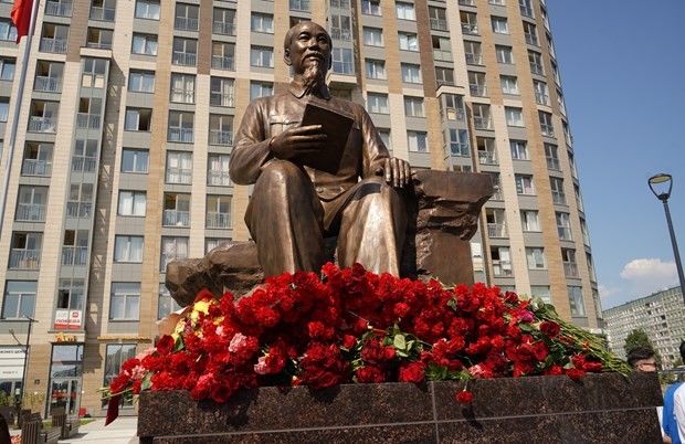 statue of president ho chi minh inaugurated in st petersburg