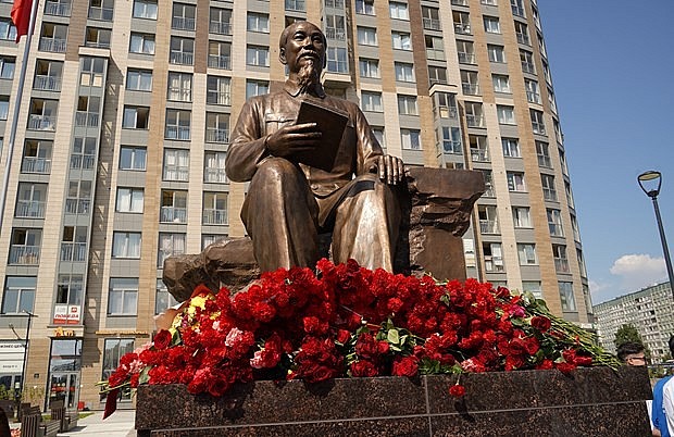 Statue of President Ho Chi Minh Inaugurated in St. Petersburg