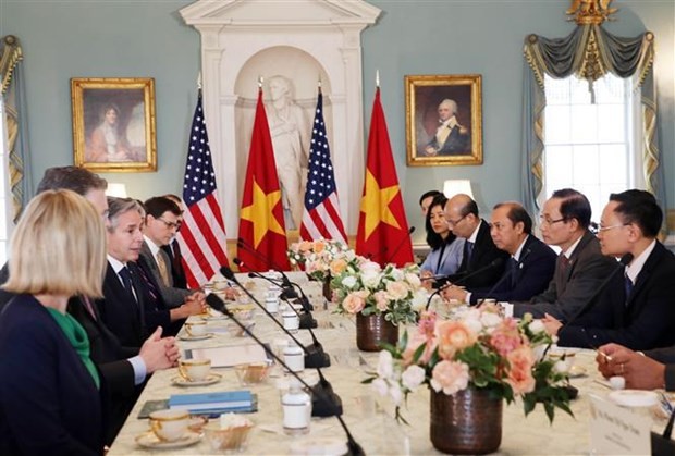 Chairman of the Party Central Committee’s Commission for Foreign Affairs Le Hoai Trung has a working session with US Secretary of State Antony Blinken. Photo: VNA