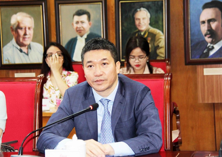 Vice President, General Secretary of VUFO Phan Anh Son spoke at the meeting. Photo: Thanh Luan