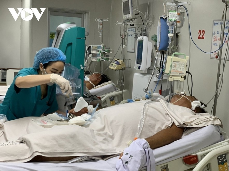 A dengue fever patient receives treatment in the Hanoi-based National Hospital of Tropical Diseases.