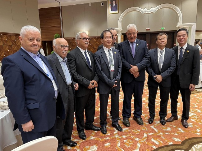 Two Vietnamese Join Executive Committee of Int'l Association of Algerian Revolution Friends