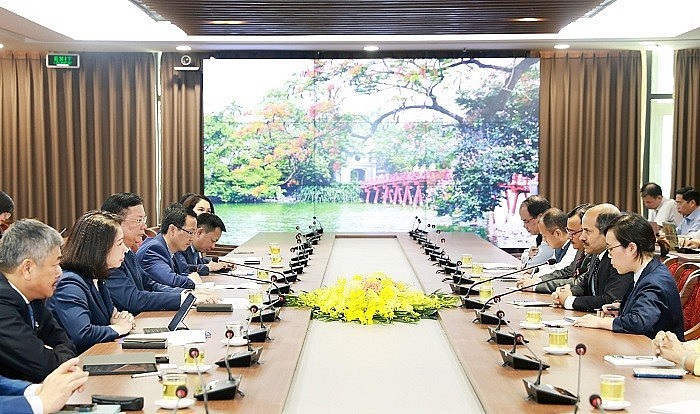 Secretary of the Hanoi Party Committee Dinh Tien Dung received Indian Ambassador to Vietnam Sandeep Arya on July 4. Photo: hanoi.gov.vn