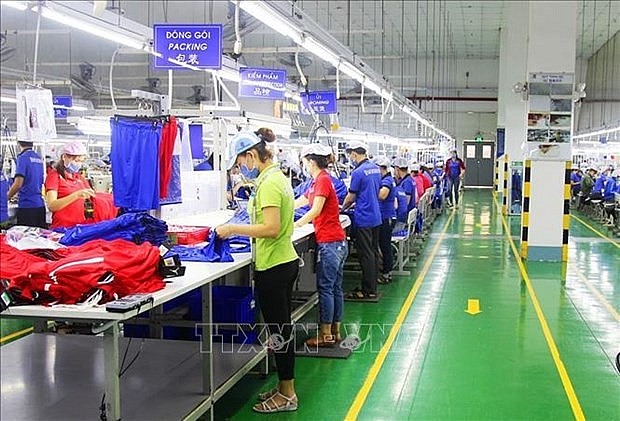 Production activities at Apparel Far Eastern (Vietnam) Co., Ltd. located in Vietnam - Singapore Industrial Park, Thuan An city in Binh Duong province. (Photo: VNA)