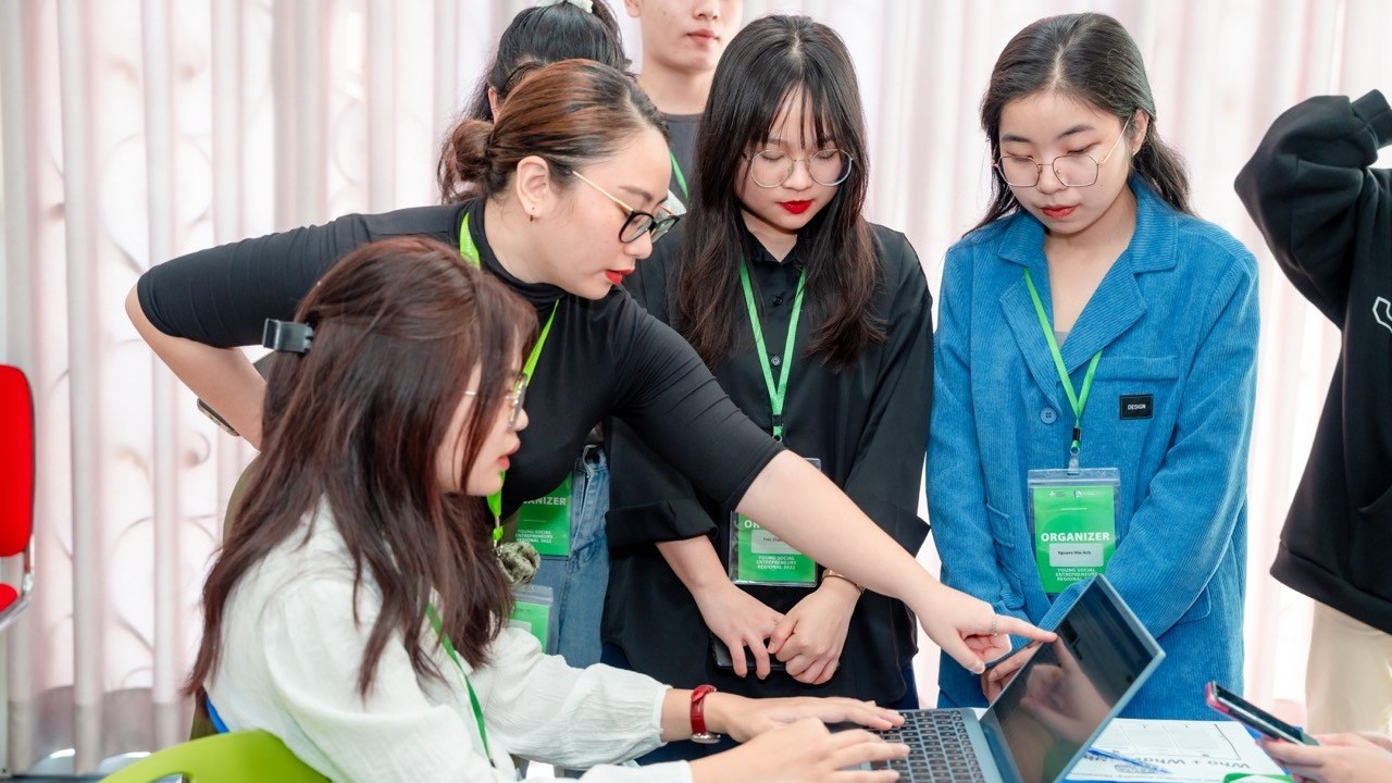 singapores entrepreneurs program continues to empower youths in vietnam