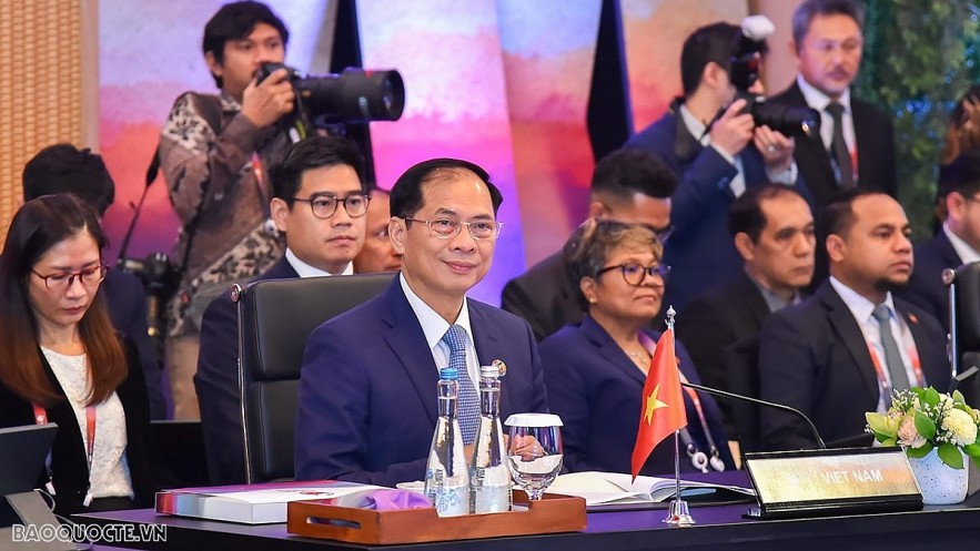 Vietnamese Foreign Minister Bui Thanh Son attends a SEANWFZ Commission meeting in Jakarta, Indonesia, on July 11. (Photo: baoquocte.vn)