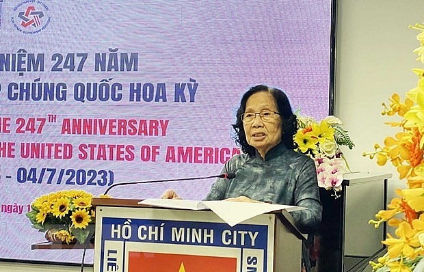 President of the Vietnam-US Friendship Association in Ho Chi Minh City Nguyen Thi Ngoc Phuong speaks at the get-together. (Photo: VNA)