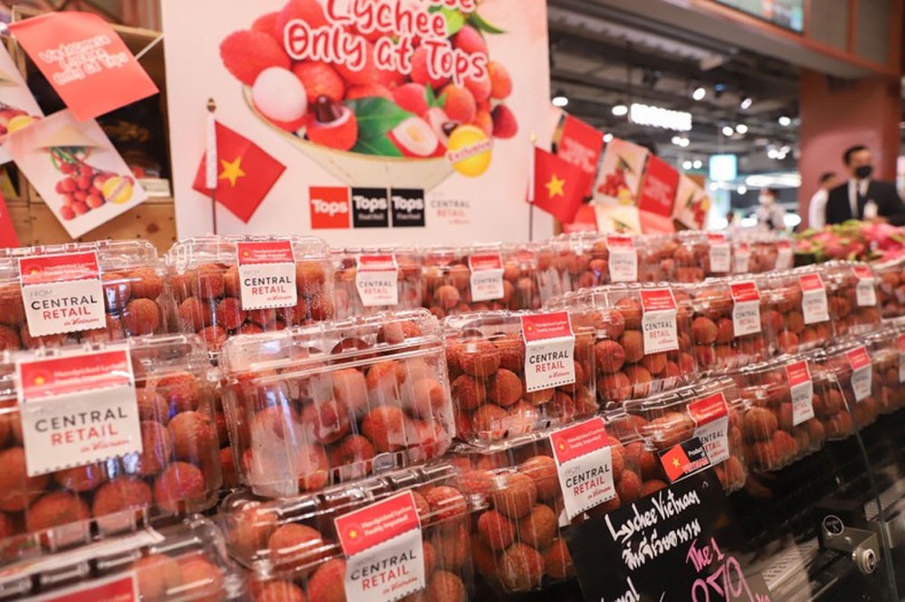 vietnamese lychees hit thai supermarket shelves