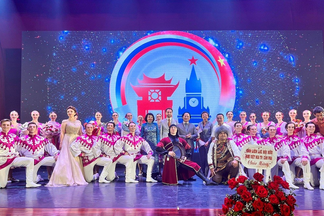 Impressive Russian Art Show Comes to Ha Long City