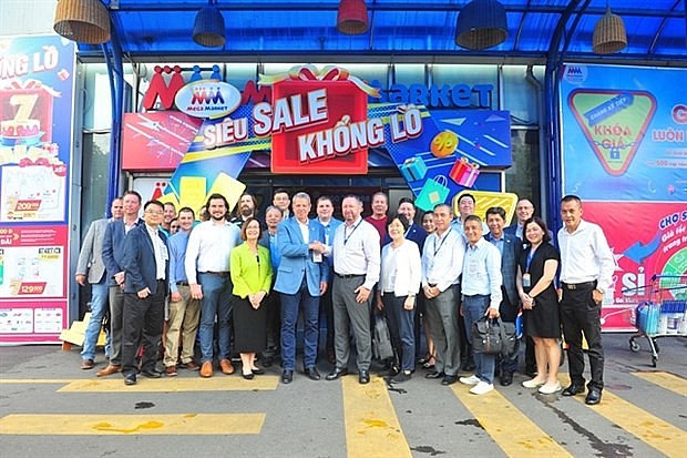 Governor Jim Pillen of the US’s Nebraska state and a trade delegation which he is leading to Vietnam visit MM Mega Market in HCM City on July 11. (Photo courtesy of MM Mega Market)