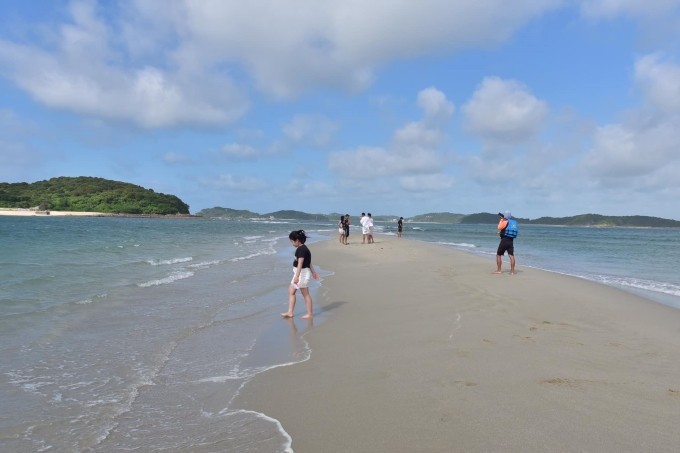 Visit The Majestic Sand Path In The Middle Of Thanh Lan Beach