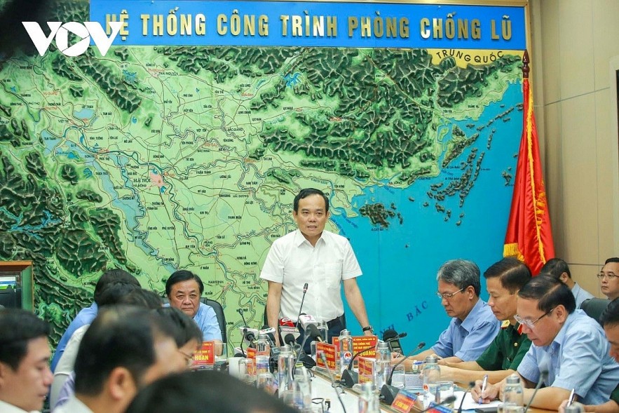 Deputy Prime Minister Tran Luu Quang chairs an urgent meeting on July 17 to cope with typhoon TALIM which is due to make land fall on July 18.
