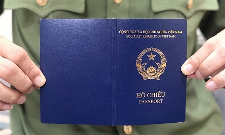 Vietnam has six notches up in world's powerful passport ranking (Photo: The Immigration Department)