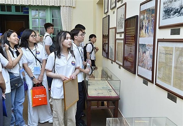 OV youths visit the VFF museum (Photo: VNA)