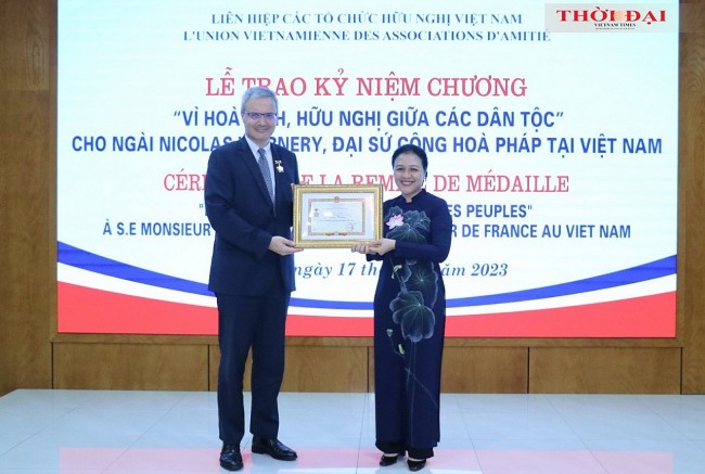 VUFO Honors Ambassador Nicolas Warnery for His Contribution to Viet - France Friendship