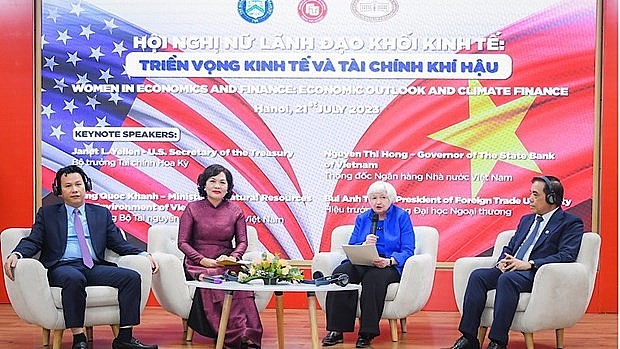 Minister of Environment and Natural Resources Dang Quoc Khanh (first from left ), SBV Governor Nguyen Thi Hong (second from left) and US Secretary of the Treasury Janet Yellen (second from right) at the meeting in Hanoi on July 21. (Photo: nhandan.vn)