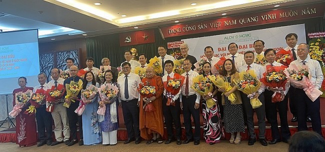 Association for Liaison with OVs Vietnamese in HCMC Introduces New Executive Committee