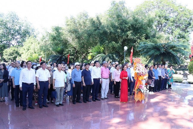 VUFO's Delegates Visit Quang Trung Museum in Binh Dinh Province