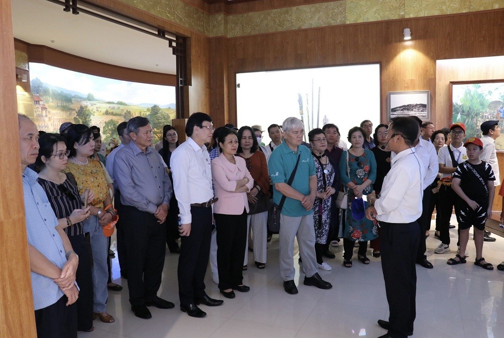 VUFO's Delegates Visit Quang Trung Museum in Binh Dinh Province