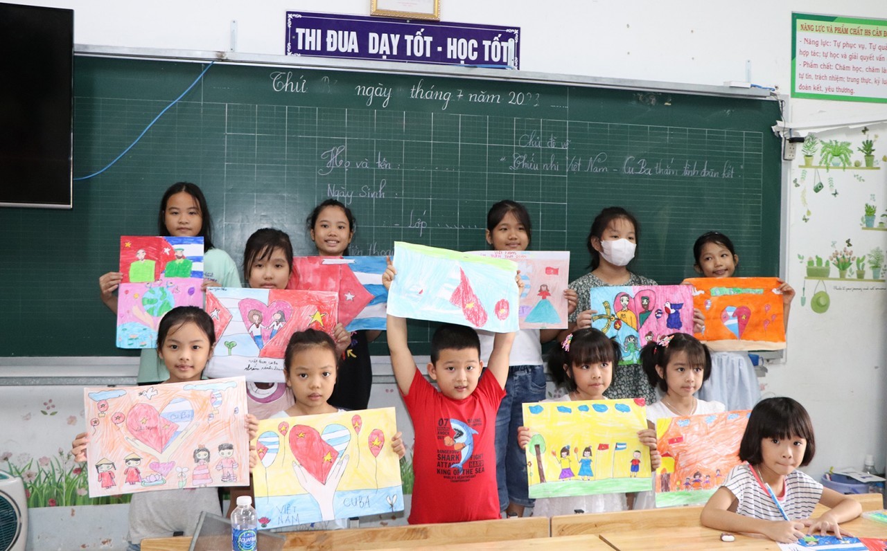 Vietnam - Cuba Painting Contest Receives Huge Response from Children
