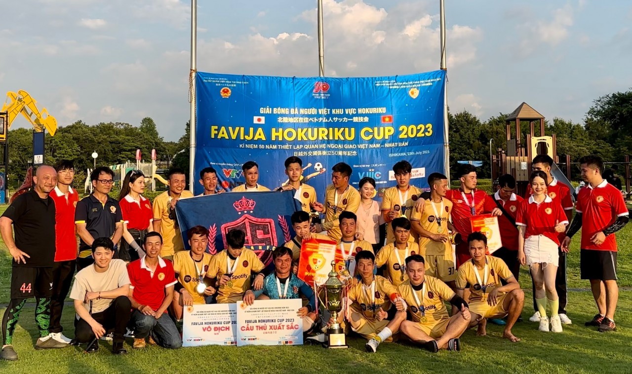 Overseas Vietnamese Join Football Tournament in Japan