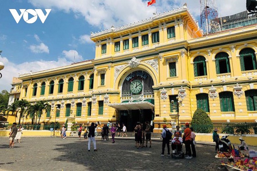  Saigon Central Post Office - one of the major torist destinations in Ho Chi Minh City. 