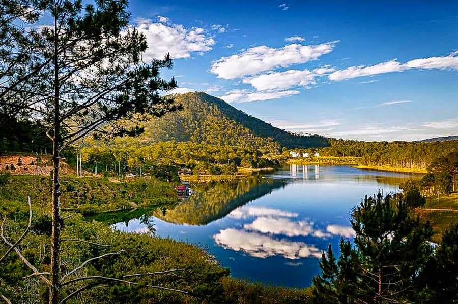 Tuyen Lam Lake Becomes The First Outstanding Asia-Pacific Tourism Area